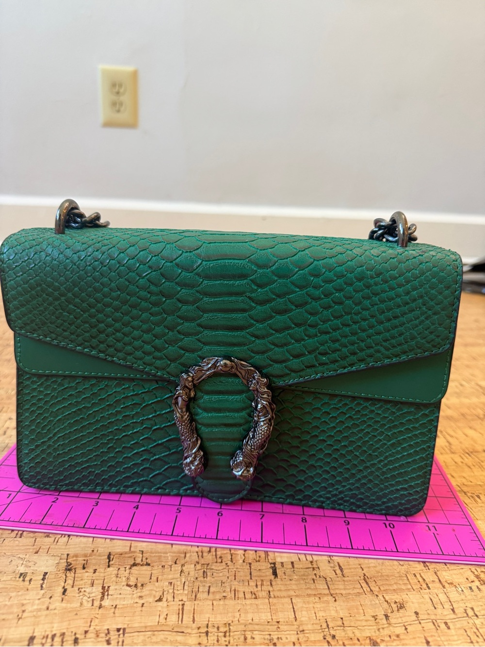 Green Snake-Embossed Chain Shoulder Bag - Picture 5 of 9